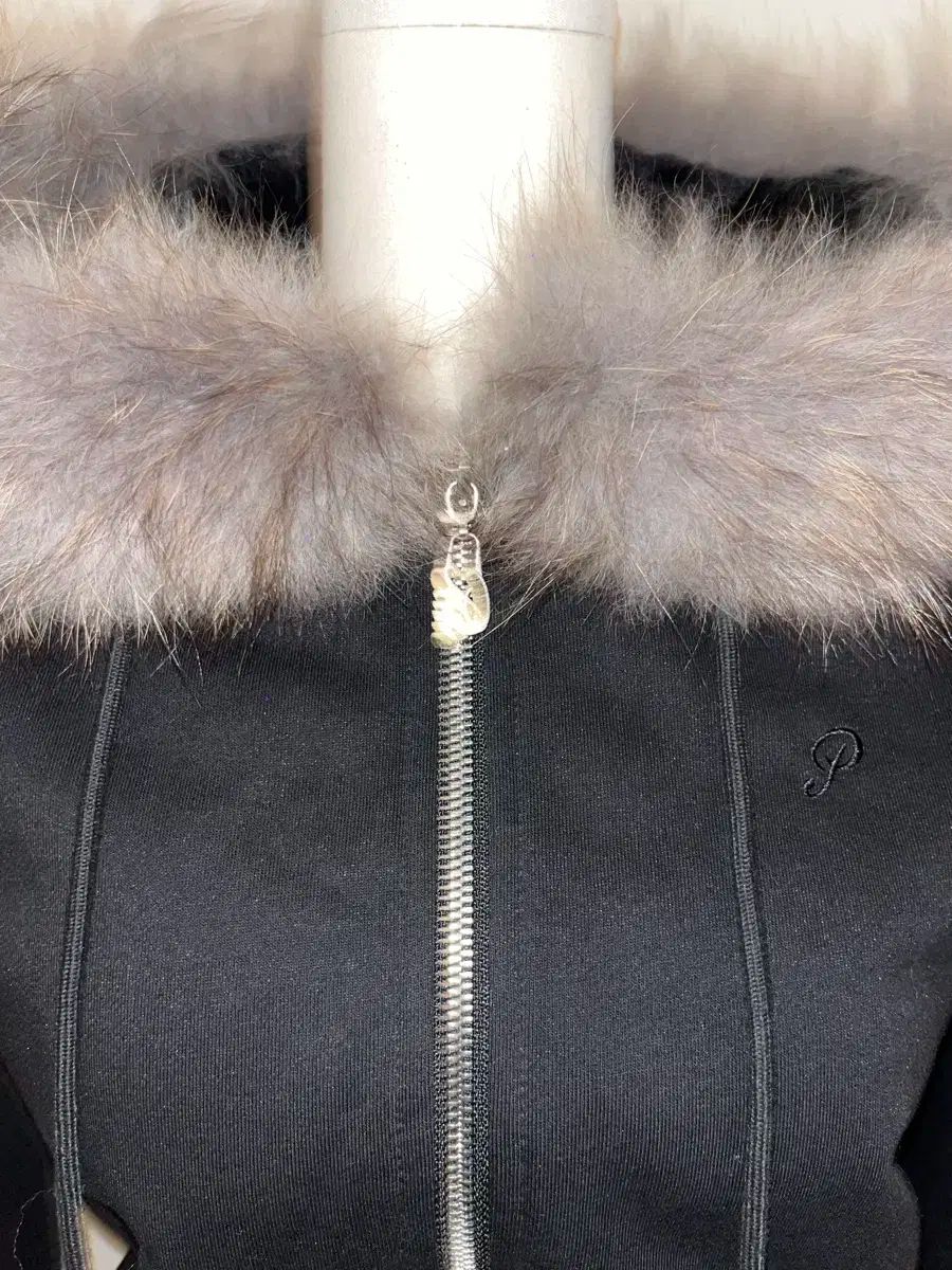 フーデッドジップアップ