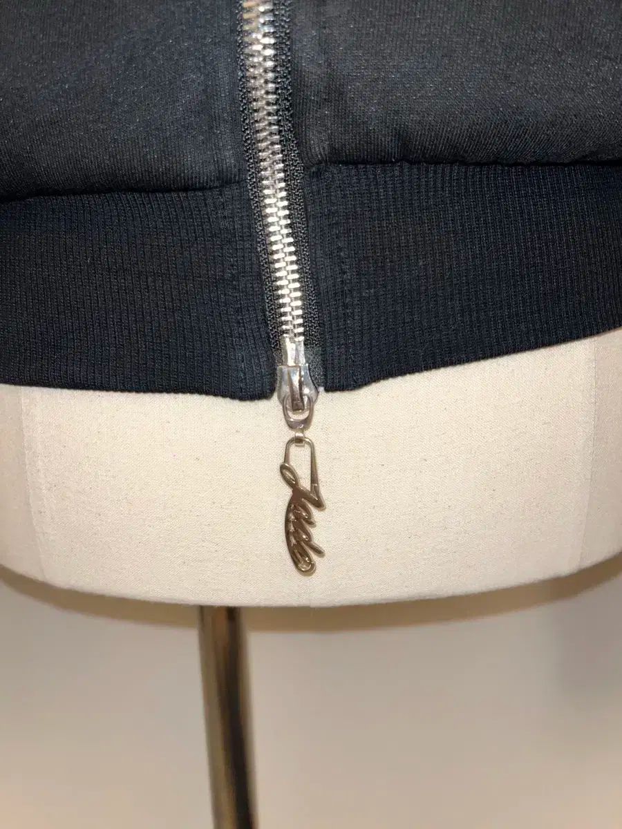 フーデッドジップアップ