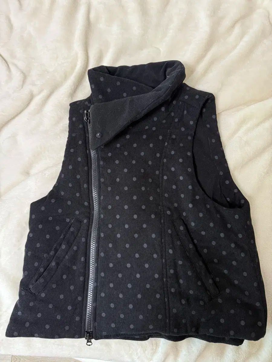 THE MUSEUM VISITOR ザミュージアムビジター ダウンベスト M