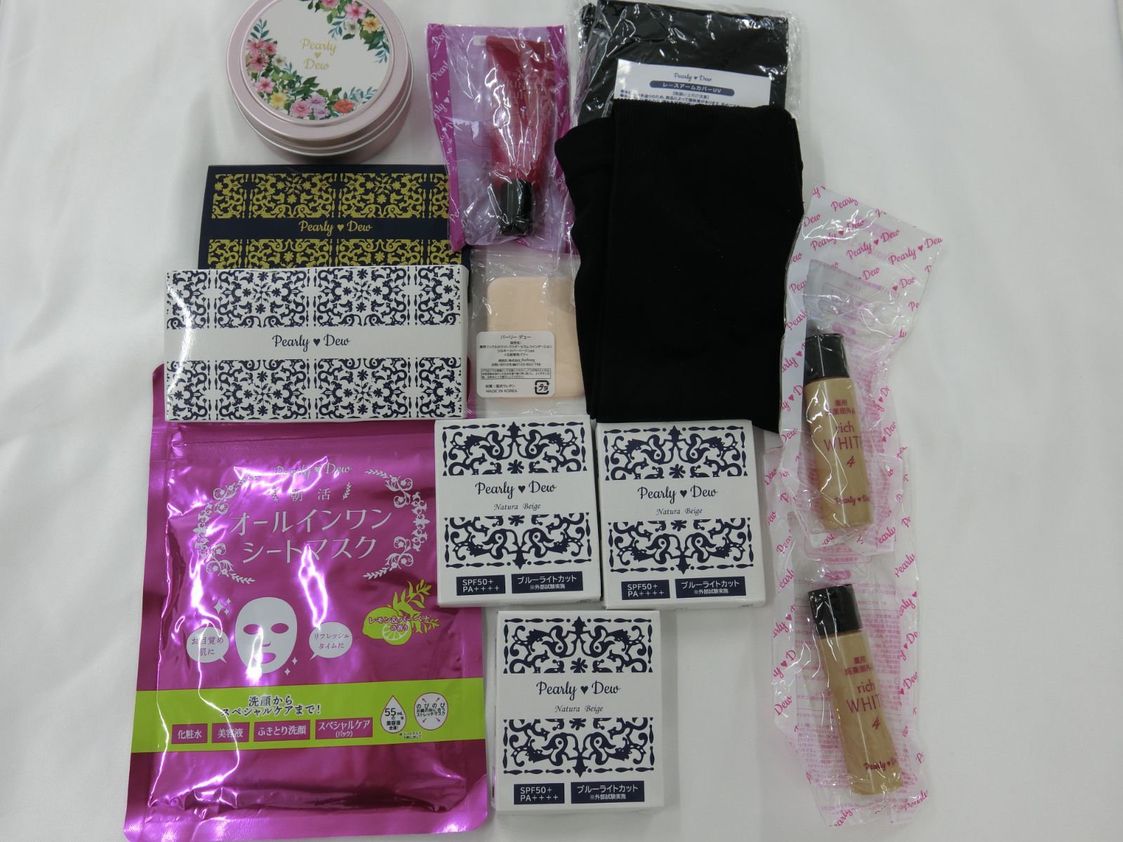 Pearly Dew パーリーデュー ボディ-フェイス 13点セット ファンデーション 美容エッセンス モイスチャーセラム シートマスク ボディパウダー他
