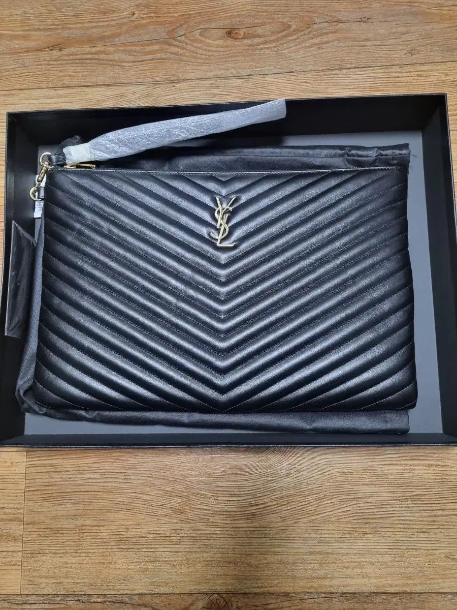 サンローラン クラッチ ラージ ゴールド 商品