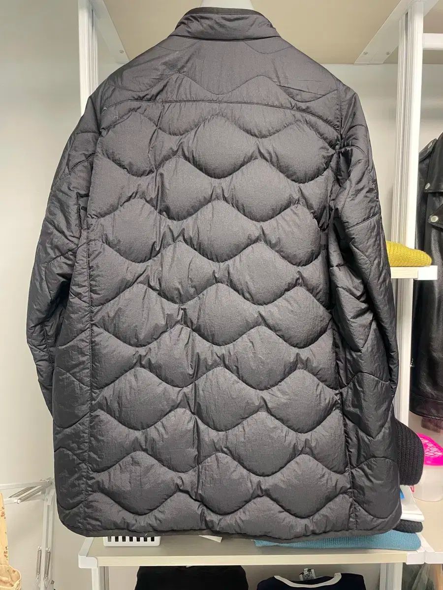 ユニクロ×ホワイトマウンテニアリング 軽量ダウン