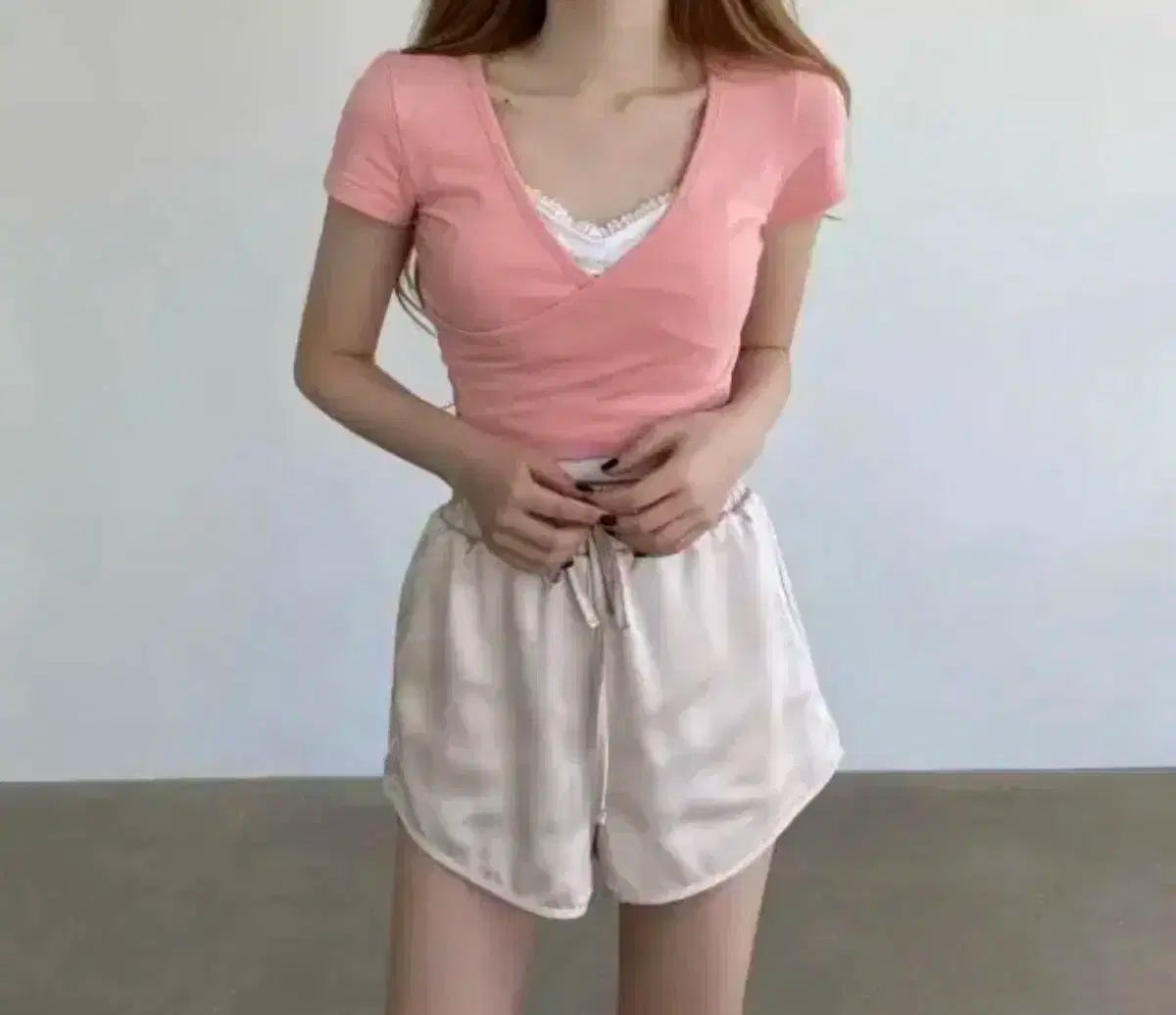 CHERRY QUIRI ベージュ サテンパンツ