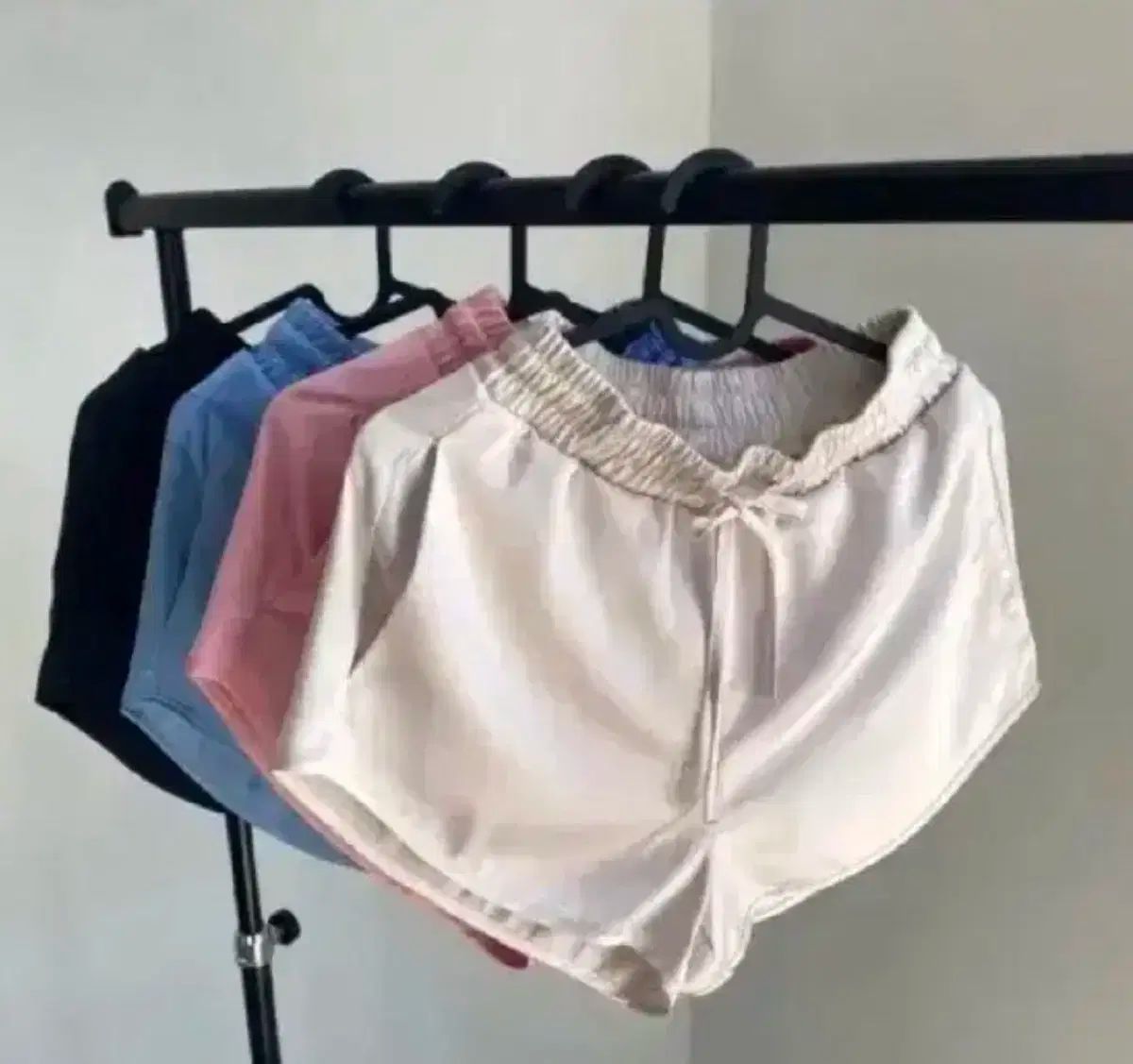 CHERRY QUIRI ブラック サテン パンツ