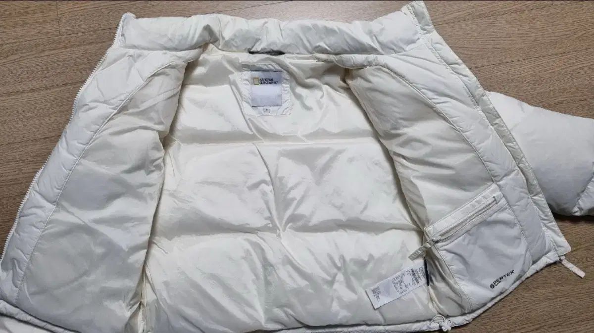 ナショナルジオグラフィック 白 ダウン アウター