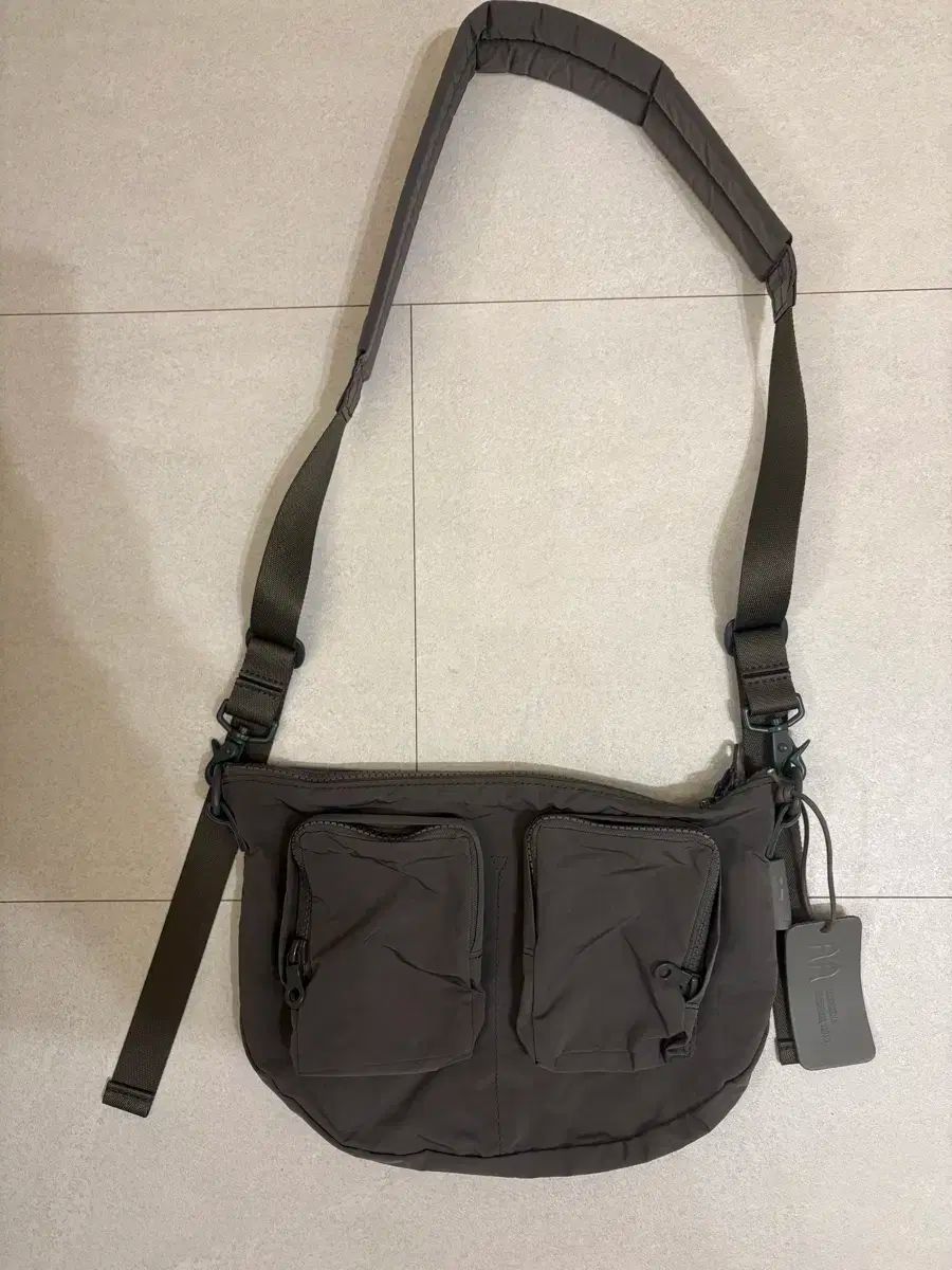 アミアカルヴァ スプリット 毛糸 ボディバッグ グレー