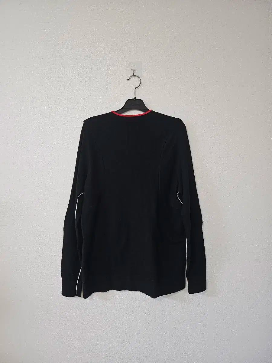 Vネック ニット