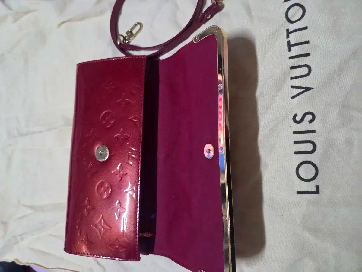 Louis Vuitton モノグラム ヴェルニ ジッピーウォレット ロスモア MM レッドワインCOLOR DECORATOM_COM_BR