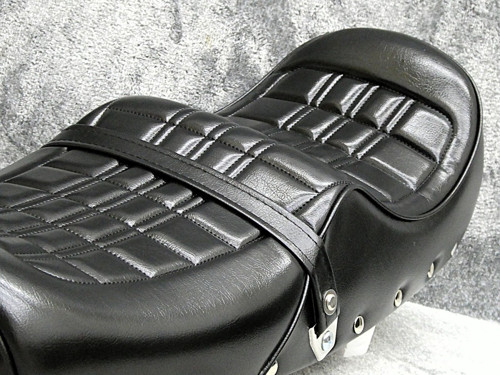 鉄ベース 鋲打ち