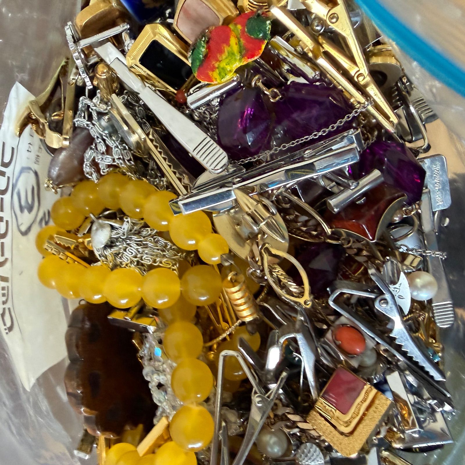 5kgまとめ ネクタイピン ネックレス中心 ビンテージ 大量 ジャンク扱い アソート リメイク素材 レトロ