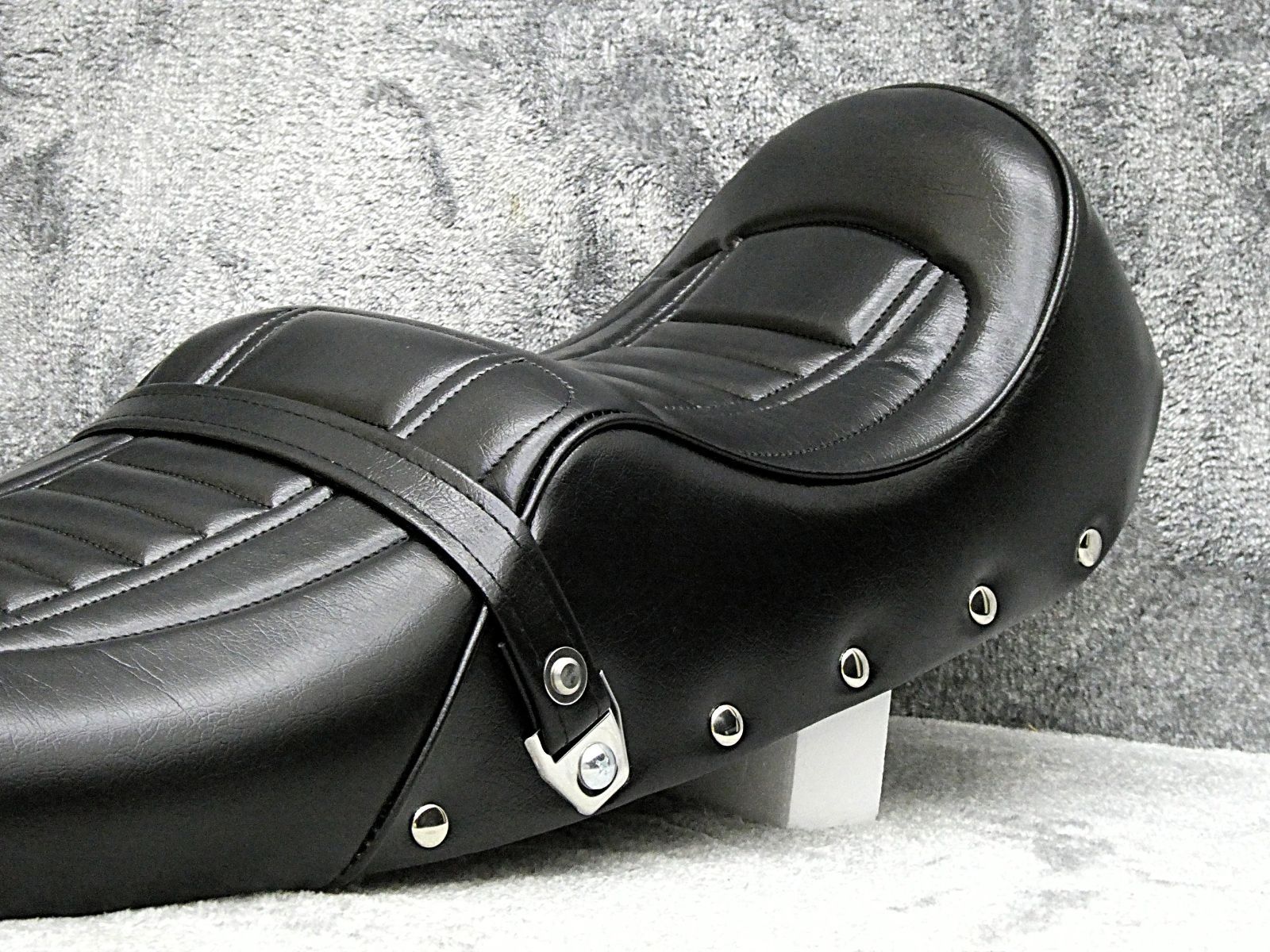 旧CB400F 鉄ベース 鋲打ち FX黒 カスタムシート 鉄板 チョビ三CB400fourヨンフォアあんこ抜き 純正シート タックロール へっぽこ社長 三段 BRIGHTFACE_UK