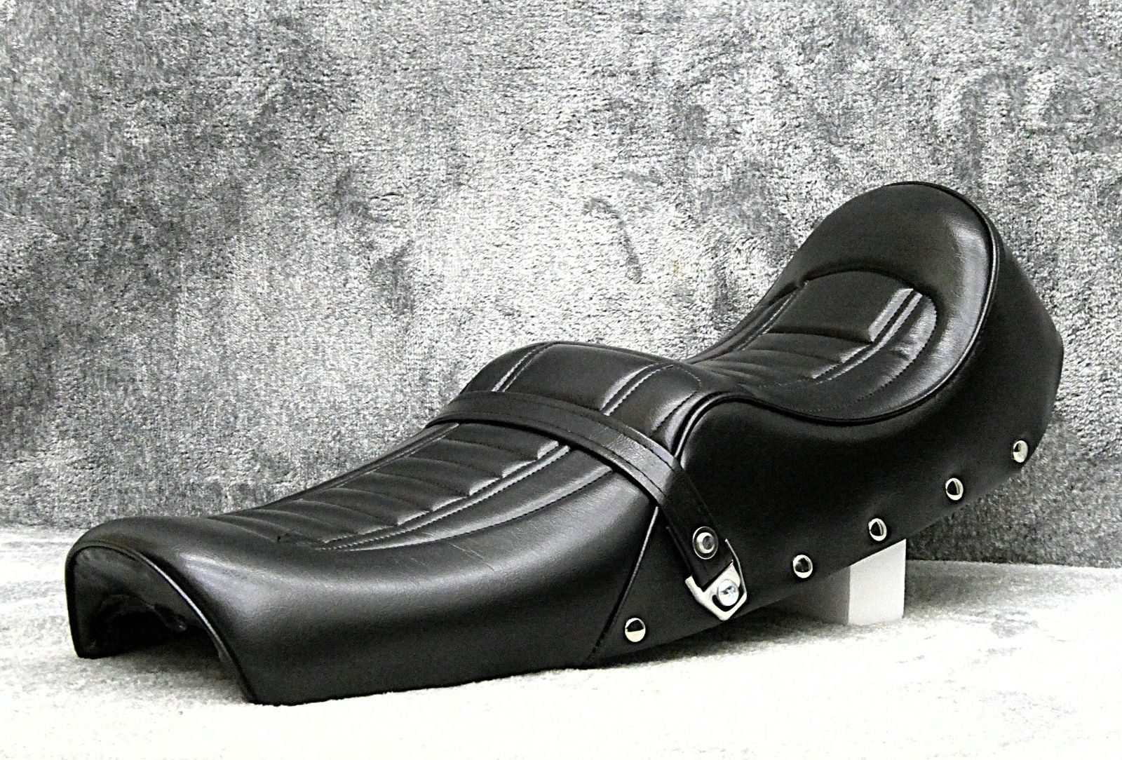 鉄ベース 鋲打ち