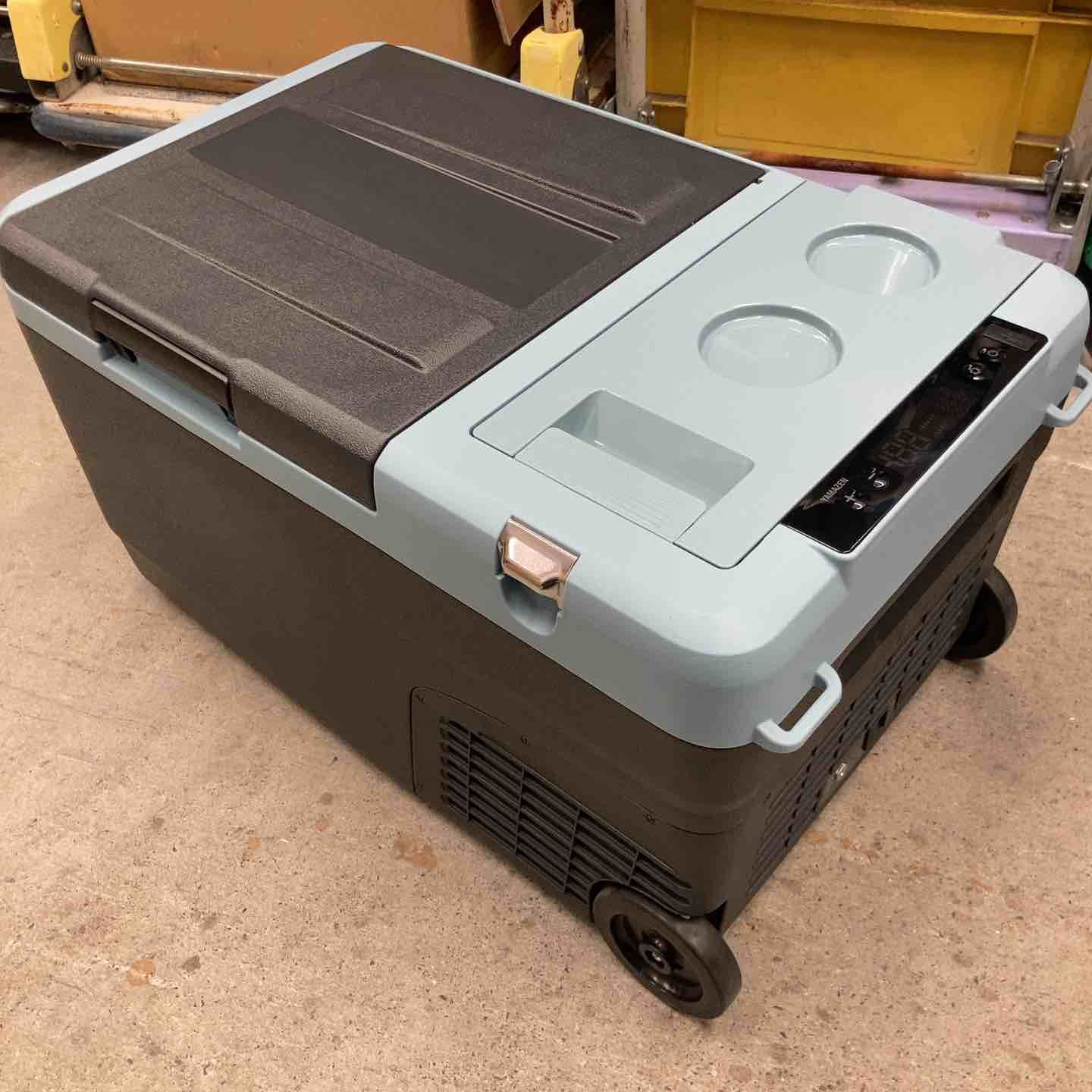 山善 ELEIN ポータブル保冷温庫 YFR-DC250 25L 3WAY電源 -18℃ 60℃ クーラーボックス キャスター付 ブルーグレー バッテリーは付属しません 八潮店