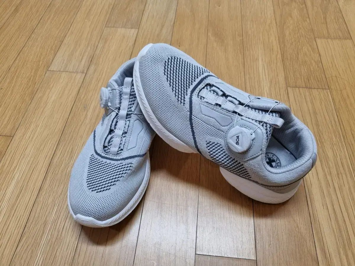 narzio ランニングシューズ 250 ダイア ル スニーカー