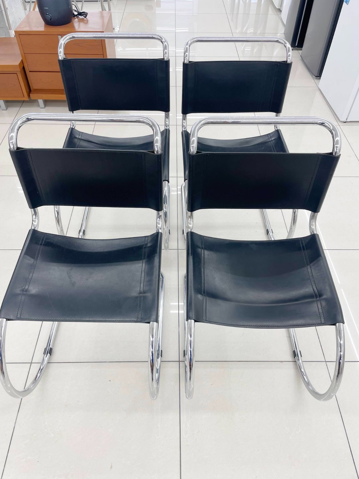 ガラステーブル