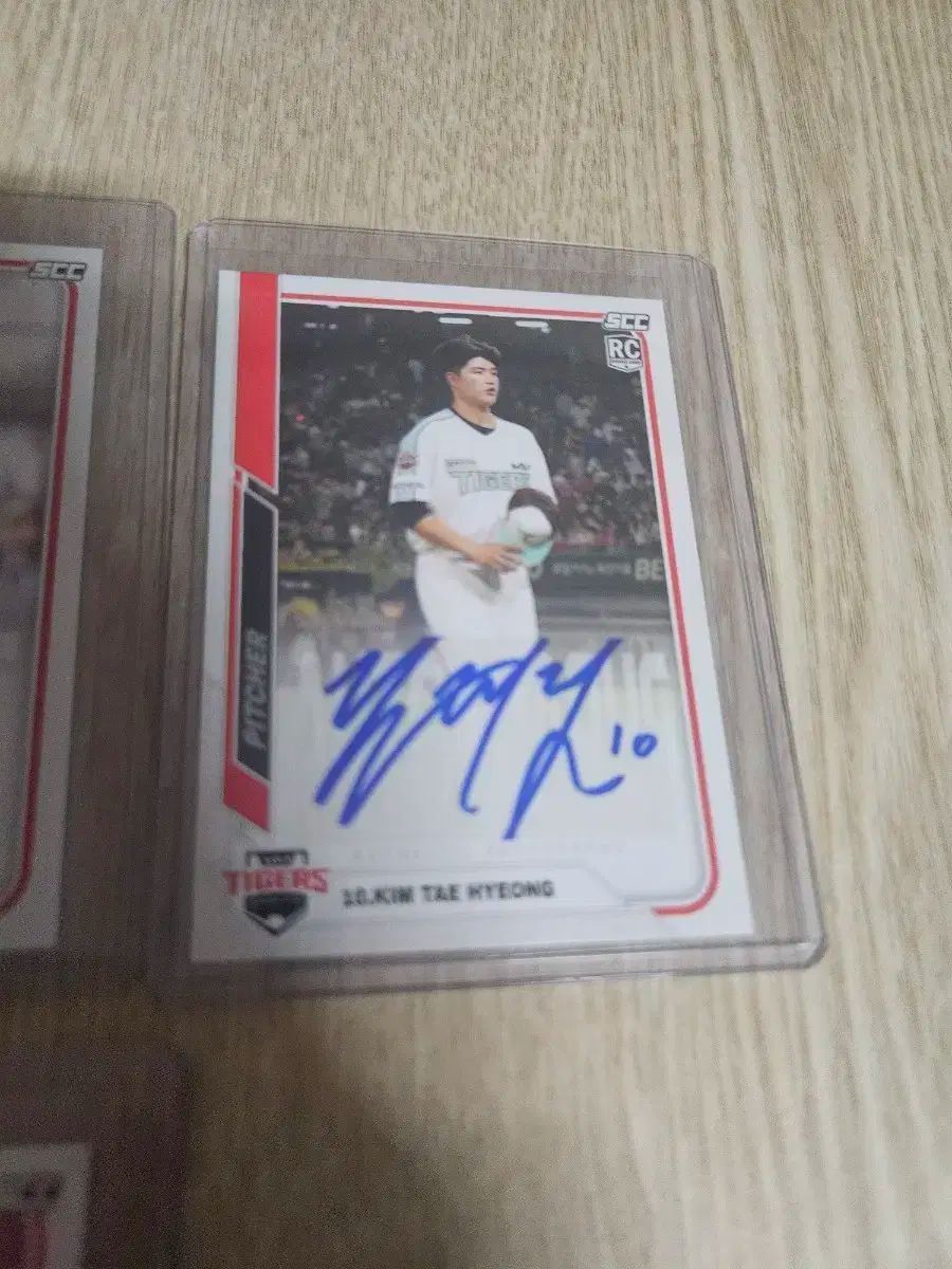 ヴィ V テヒョン テテ KIAタイガース キア タイガース 選手 サイン入り カード kbo センセーション オート