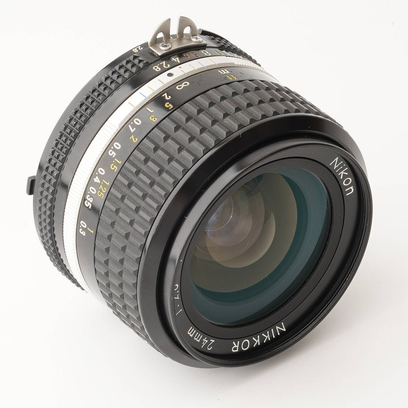 しっとりとした描写 Nikon AI Nikkor 24mm f2.8 228 ニコン Nikon Ai-s