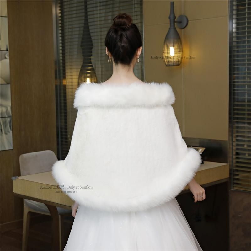 ショール ウェディングショール 白 ウェディング ファー ホワイト 結婚式 花嫁 二次会 パーティー ウェディング 前撮り 冬 お呼ばれ フェミニン ガーリー 豪華 MAAHADDERANG_COM