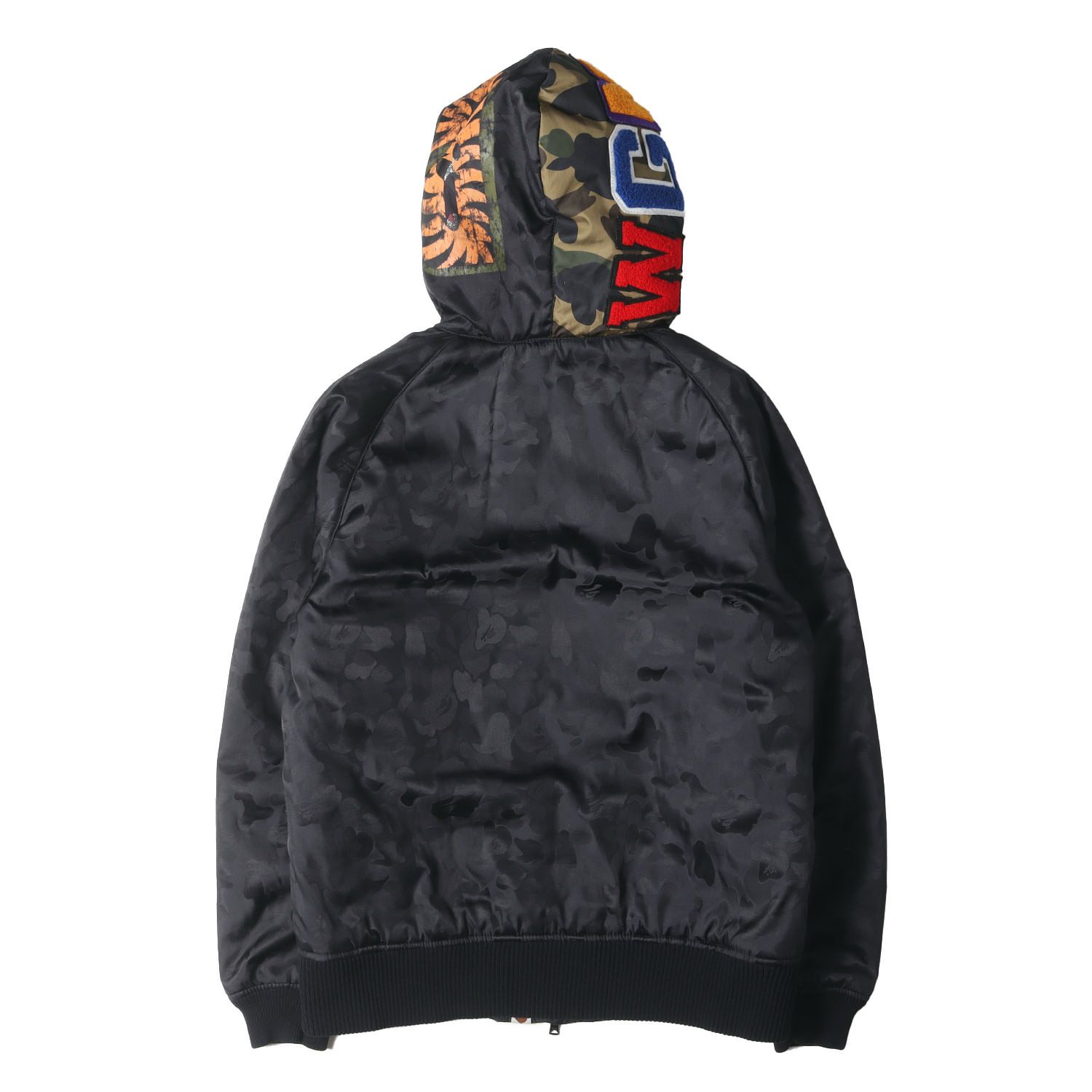 A BATHING APE ブルゾン　ナイロンジャケット　MA-1 迷彩　カモ A BATHING APE 1st CAMO マウンテンジャケット パーカー ナイロン