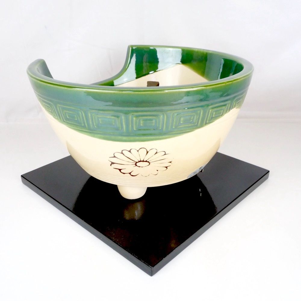 香入れ金具つき 紅鉢型