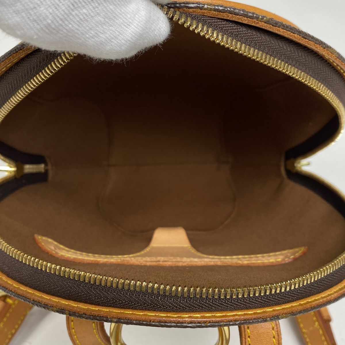 モノグラム ブラウン