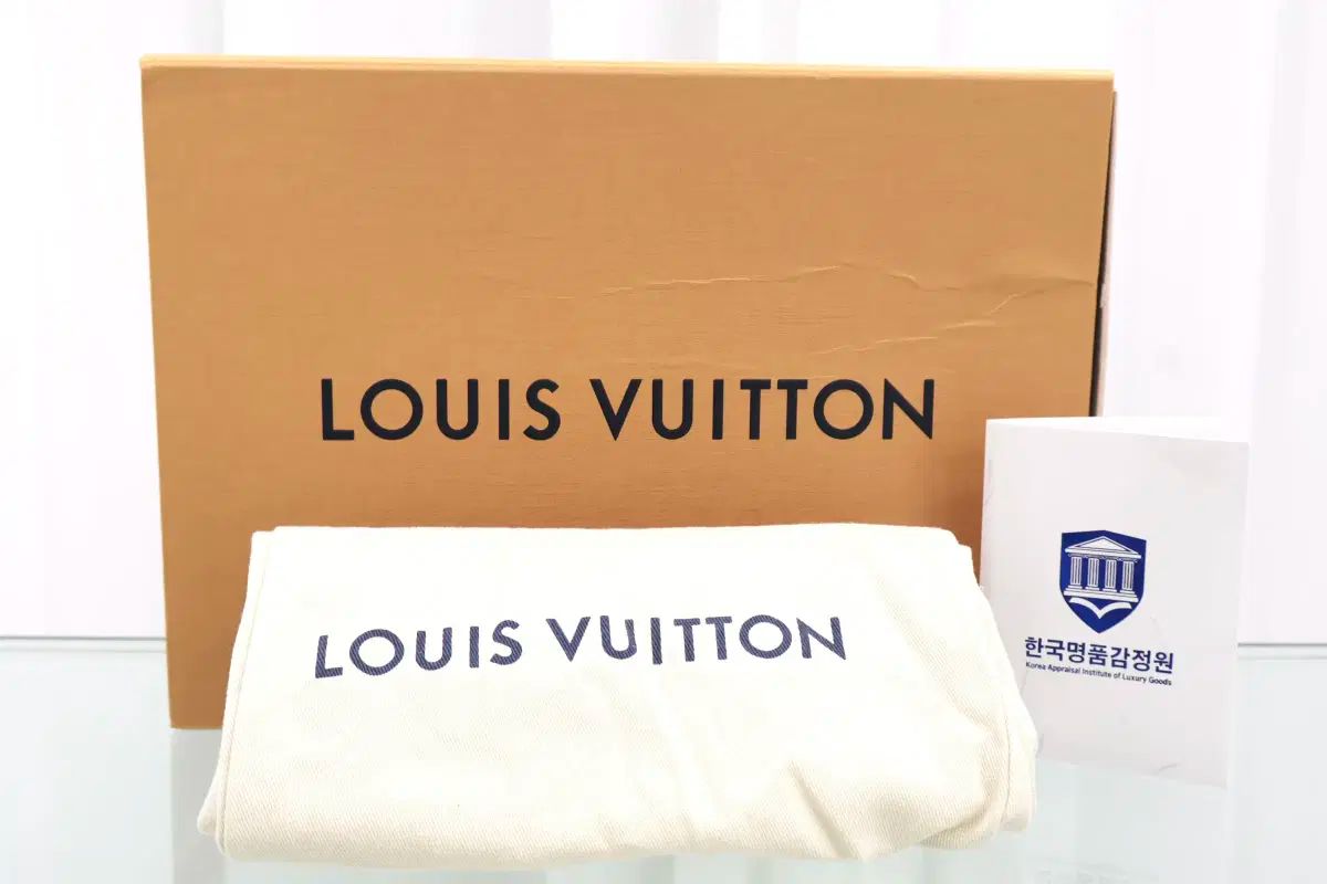 ロゴ ローファー