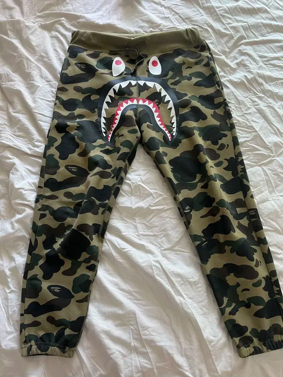 アベイシングエイプ 迷彩柄 シャーク スウェット