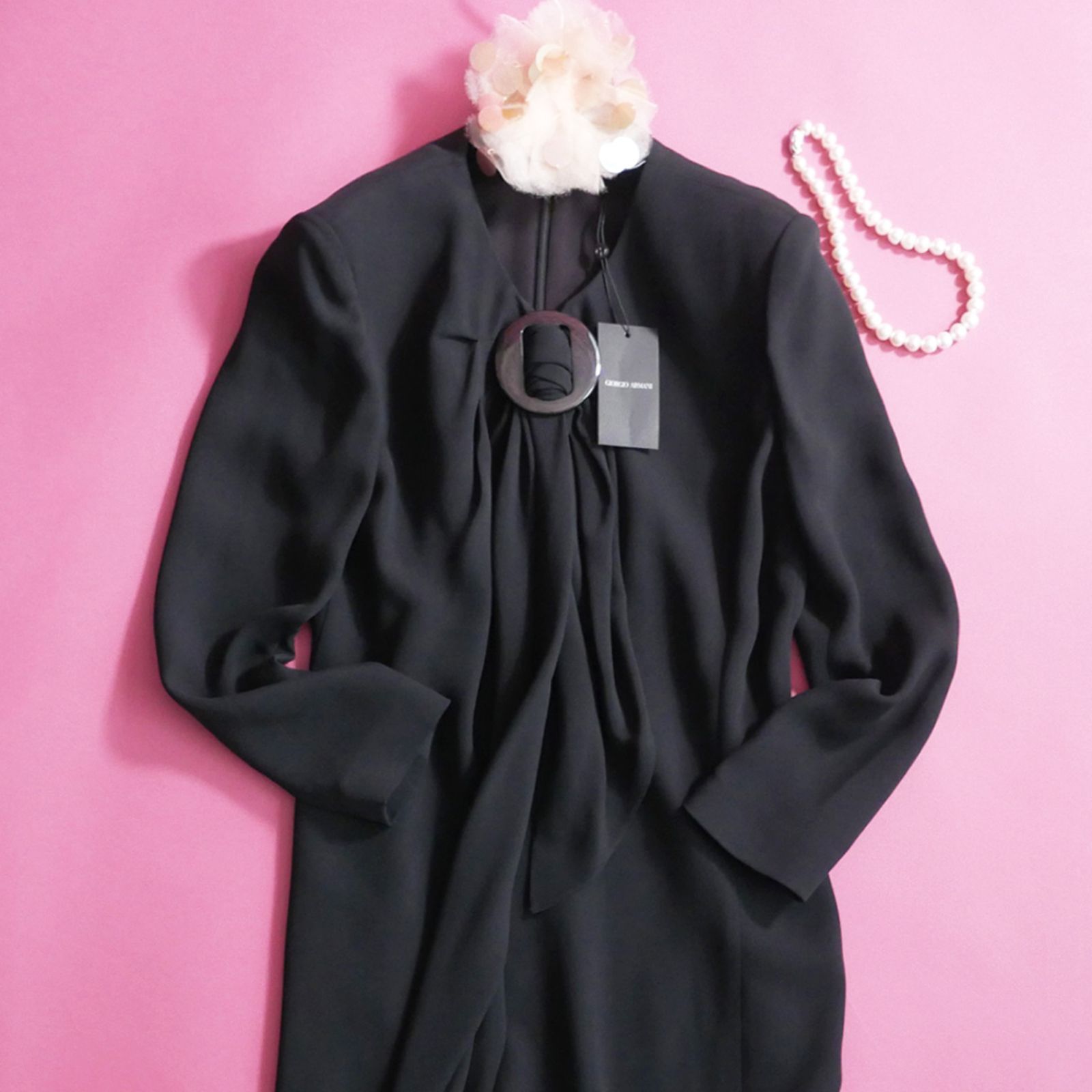 エレガントなブラックワンピース