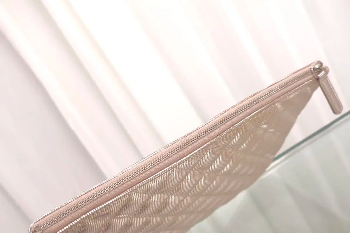 キャビア クラッチバッグ