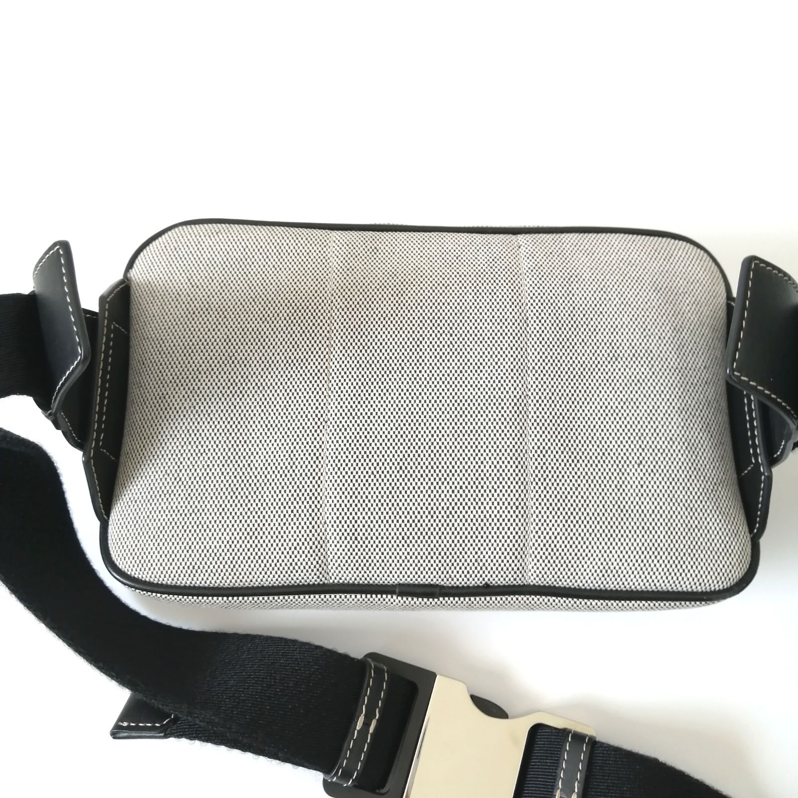 BURBERRY バーバリー ボディバッグ ウエストバッグ ウエストポーチ グレー 171