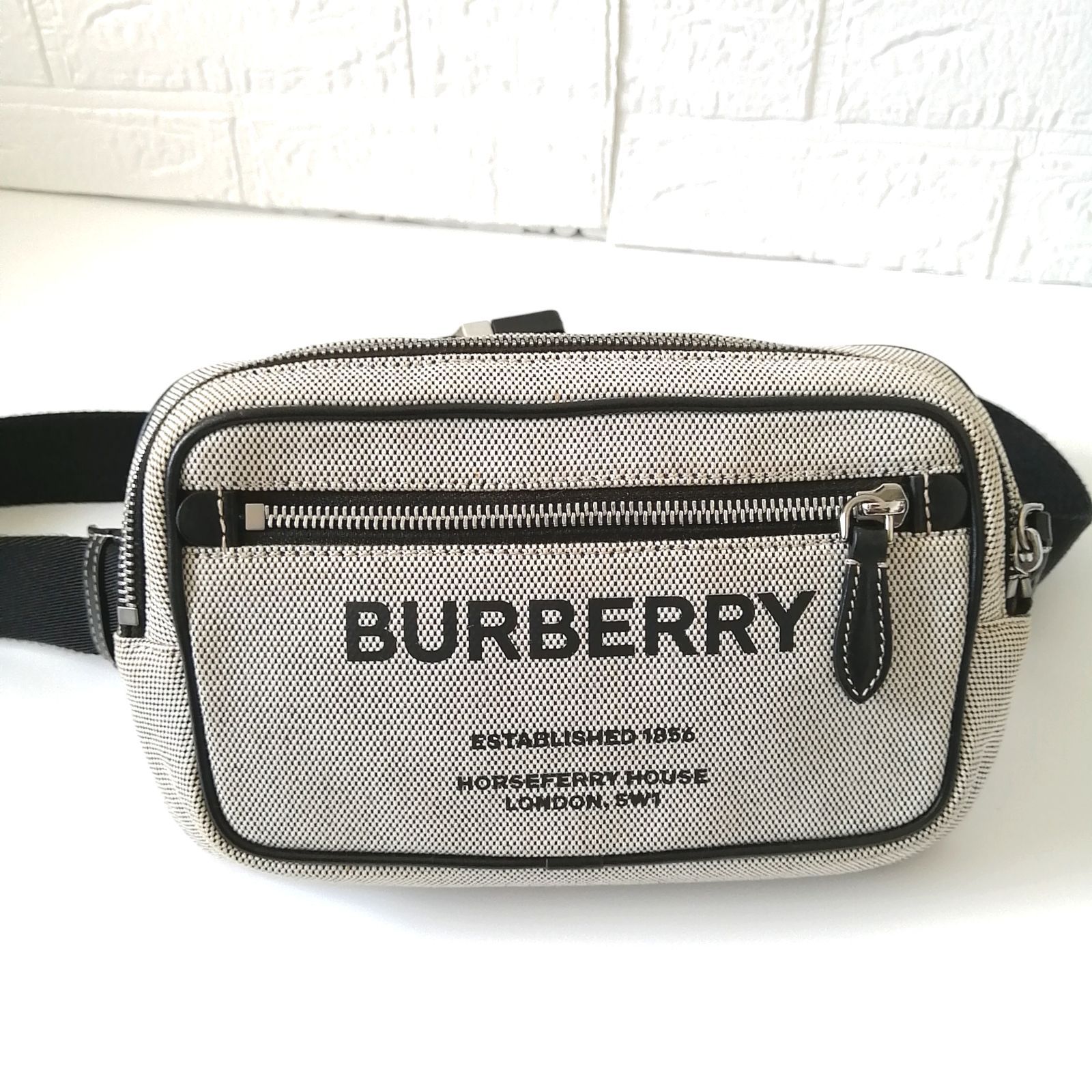 BURBERRY バーバリー ボディバッグ ウエストバッグ ウエストポーチ グレー 171