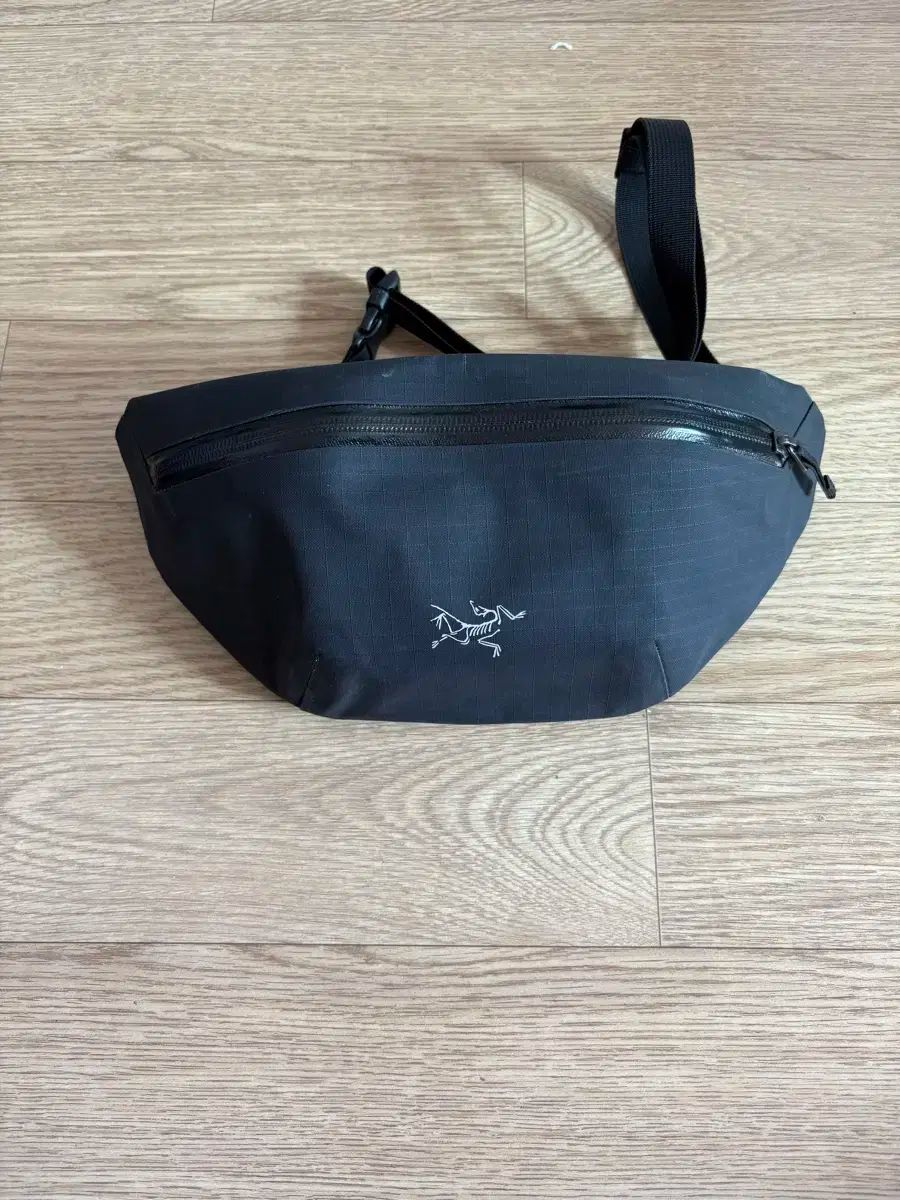 ARC TERYX アークテリクス グランビル クロスボディーバッグ ブラック