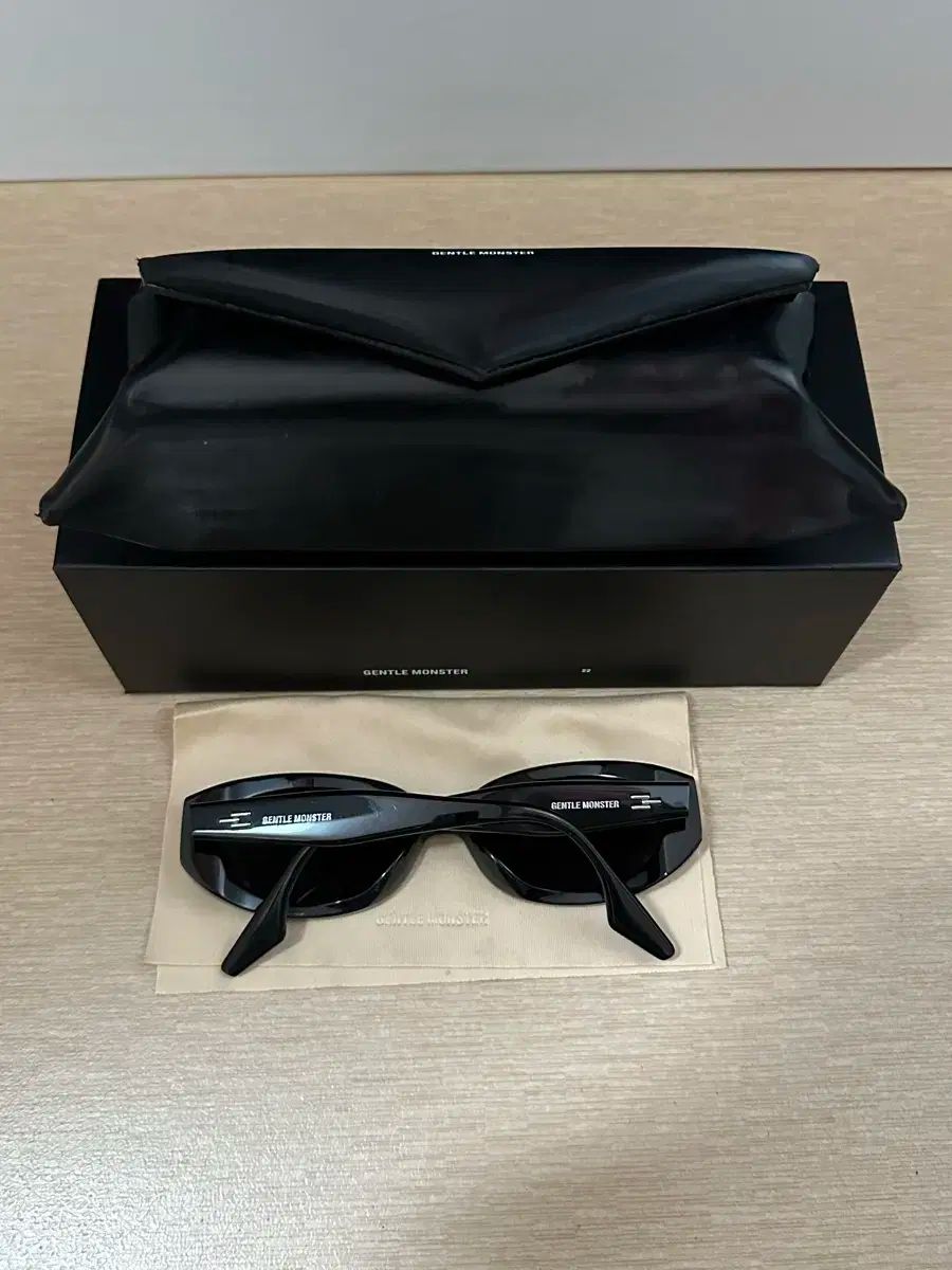 GENTLE MONSTER オート oto