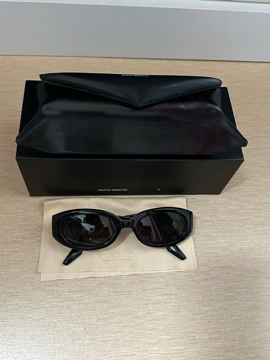 GENTLE MONSTER オート oto