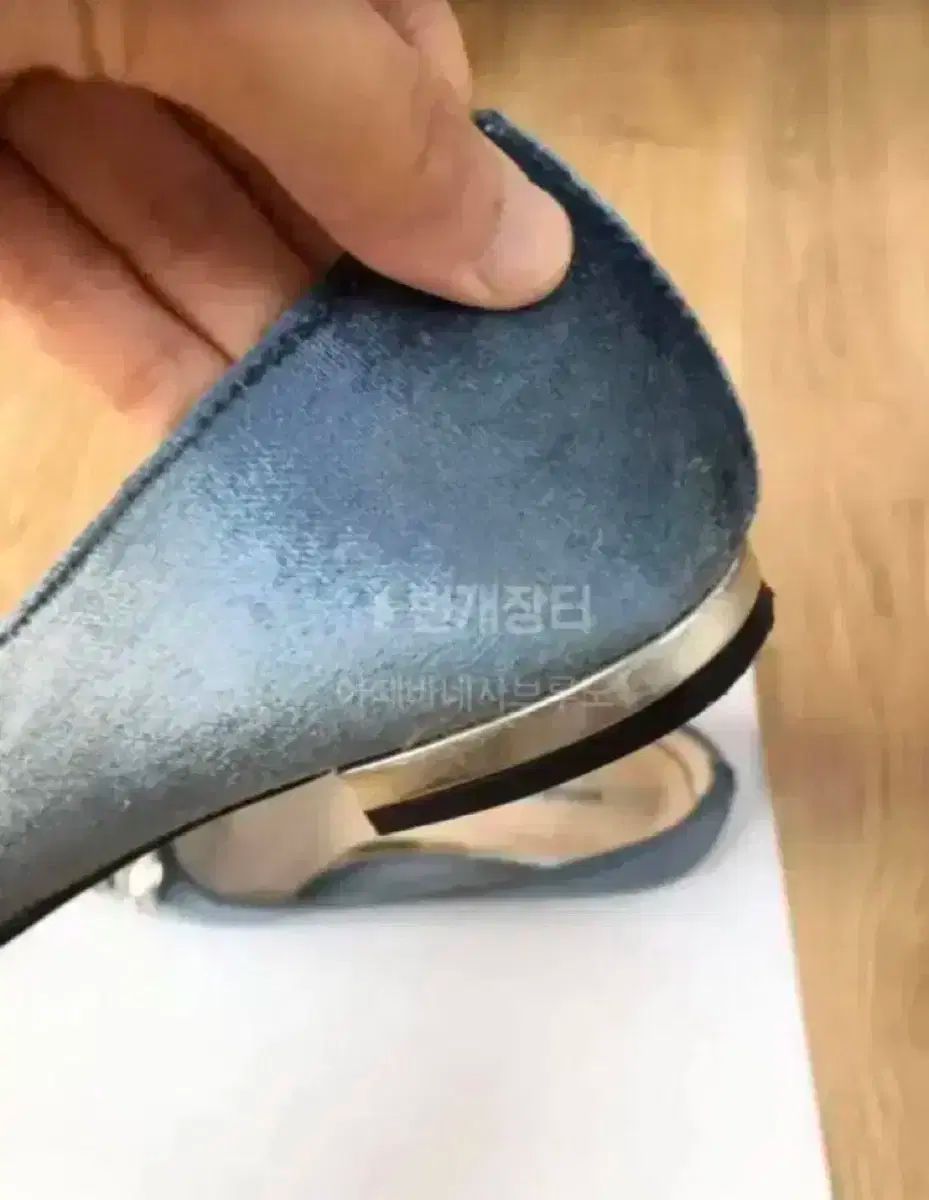 フラット シューズ