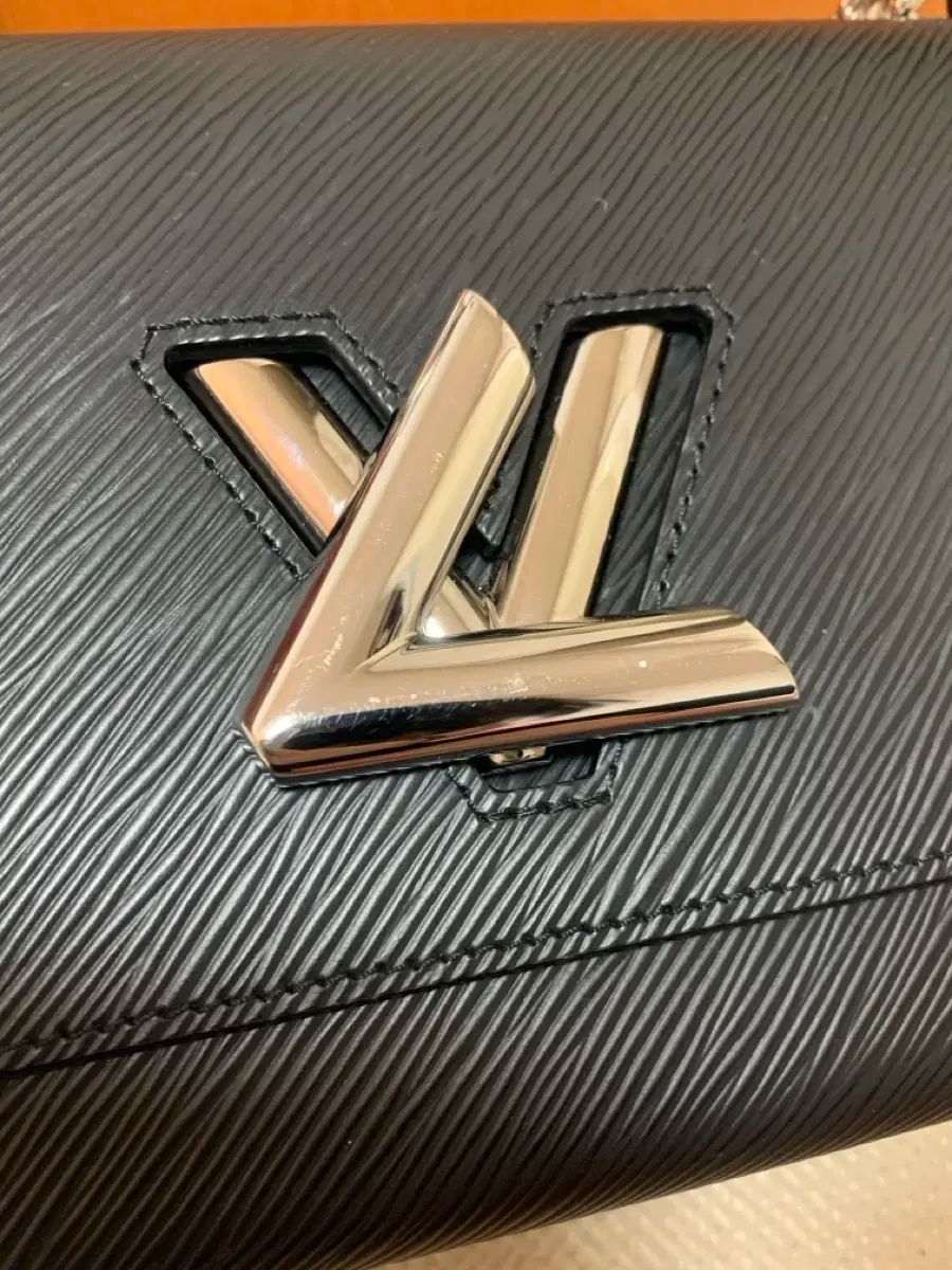 Louis Vuitton ルイヴィトン ツイストMM シルバー