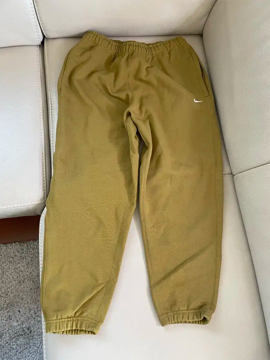 ナイキ NRG ソロ スウッシュ フリース パンツ デザート モス アジア M