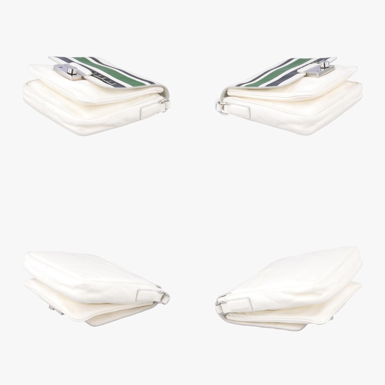 サフィアーノレザー