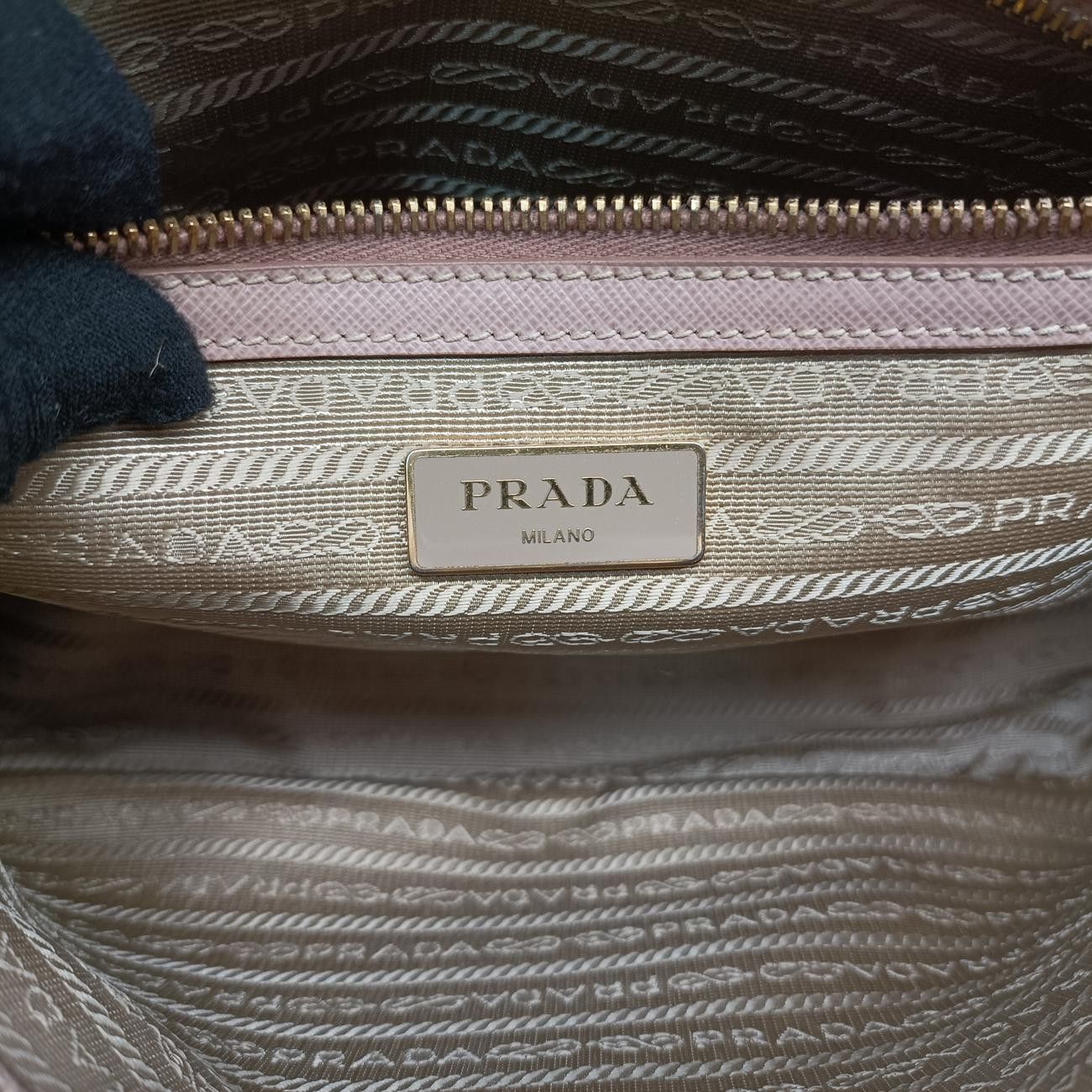 サフィアーノレザー