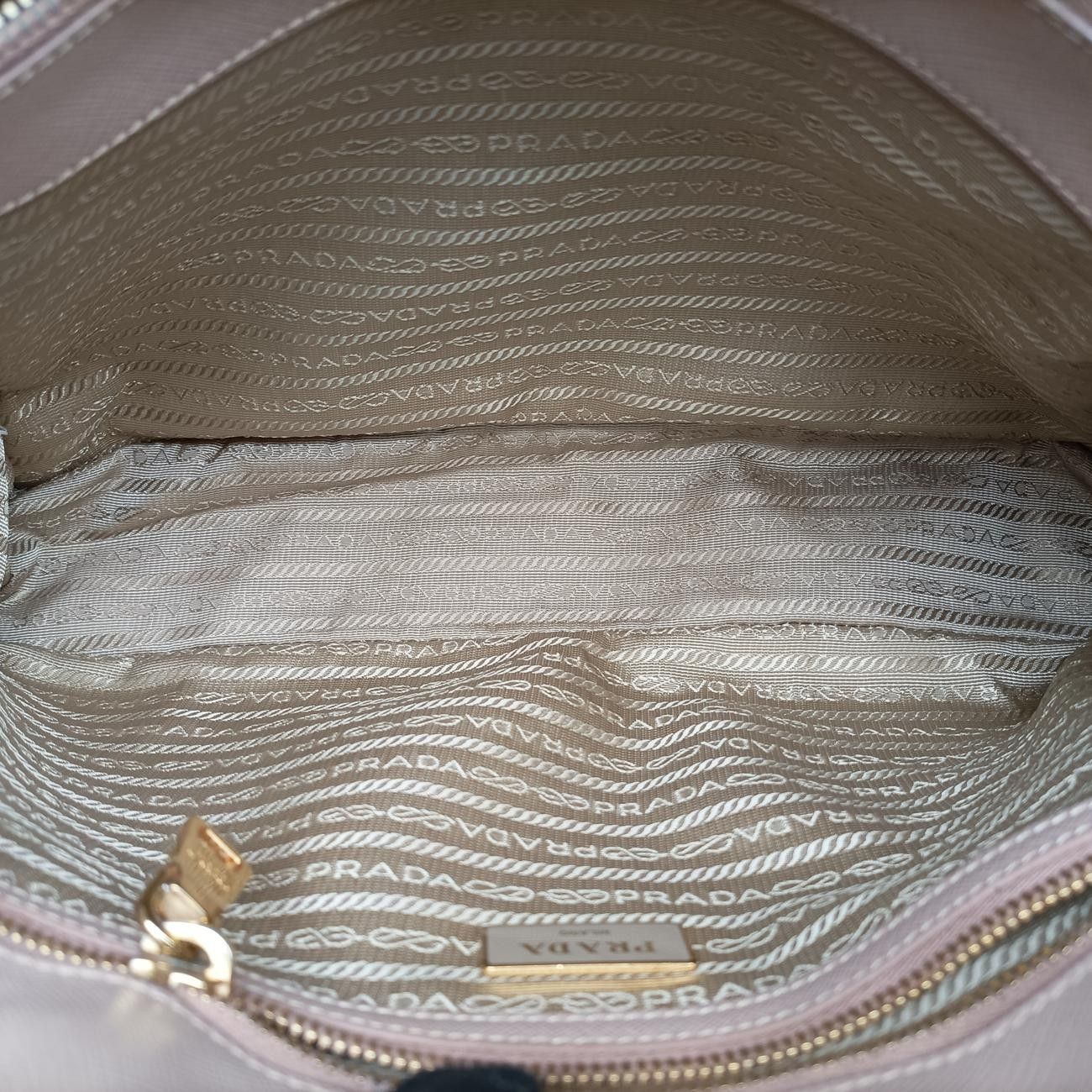 ベージュ サフィアーノレザー