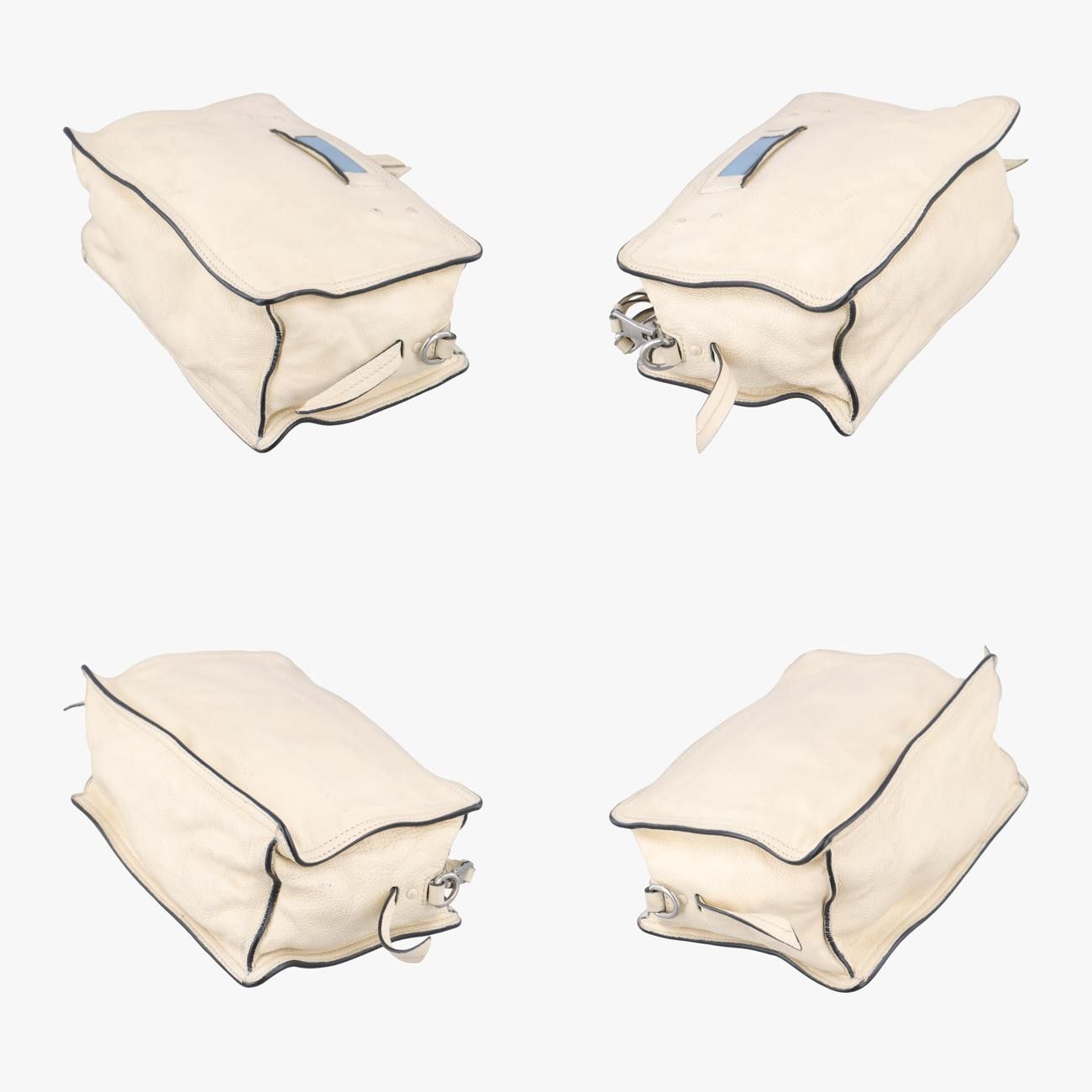 ホワイト レザー