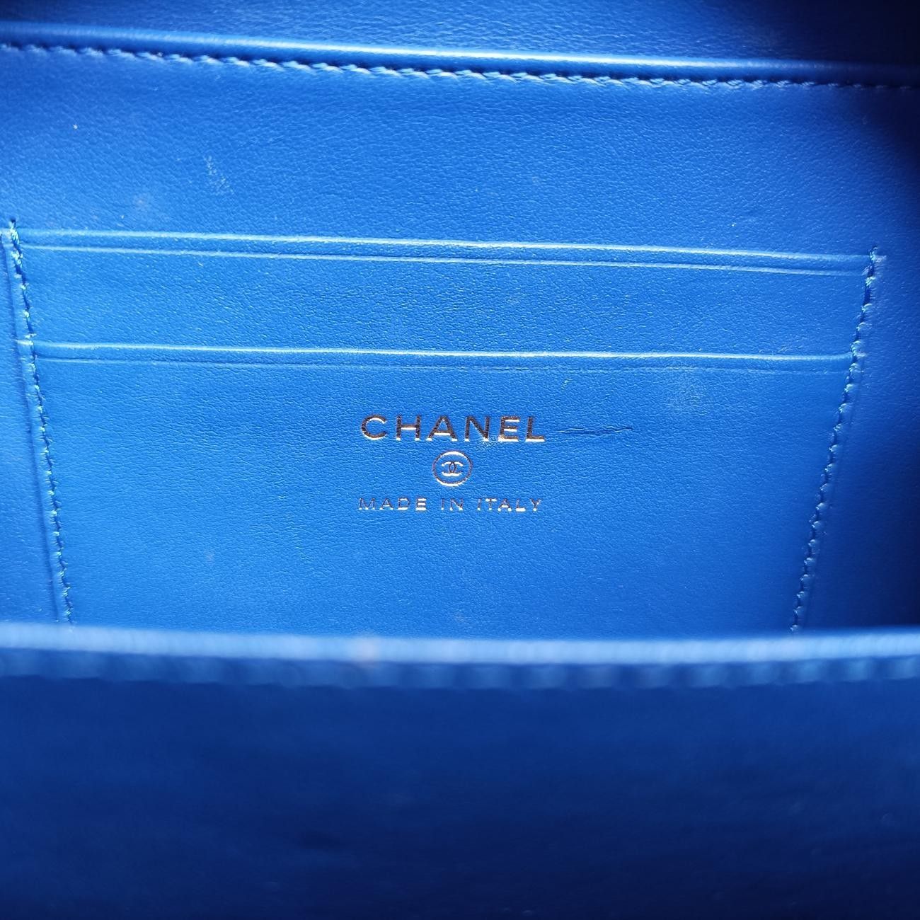 シャネルChanelフィリグリー バニティ ケース トップ ハンドル ブルーｘホワイト×レッド キャビアスキン A84452 27016698 DECORATOM_COM_BR