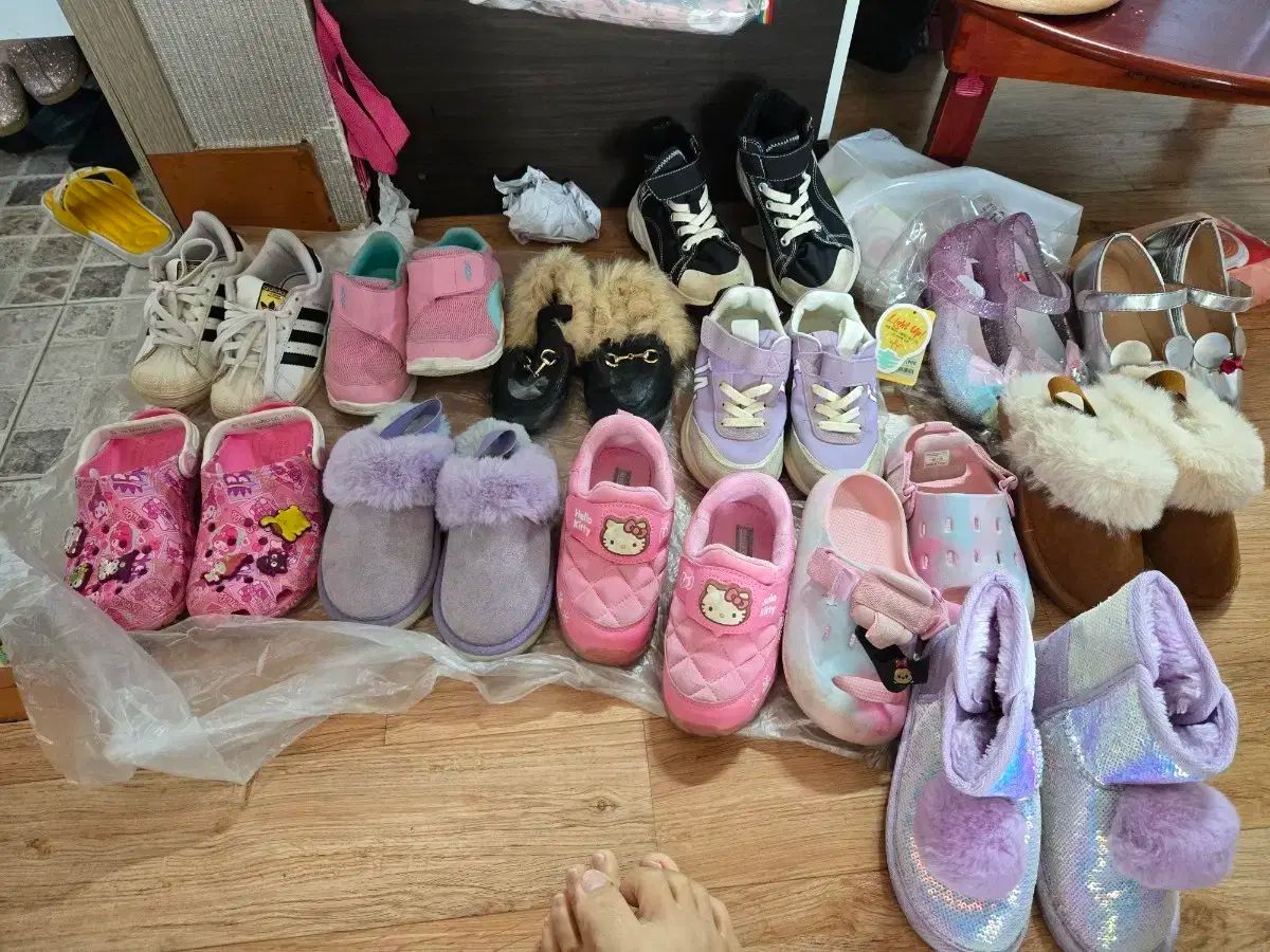 キッズ 靴 スニーカー ファー ルームシューズ サンダル など 180ㅡ190