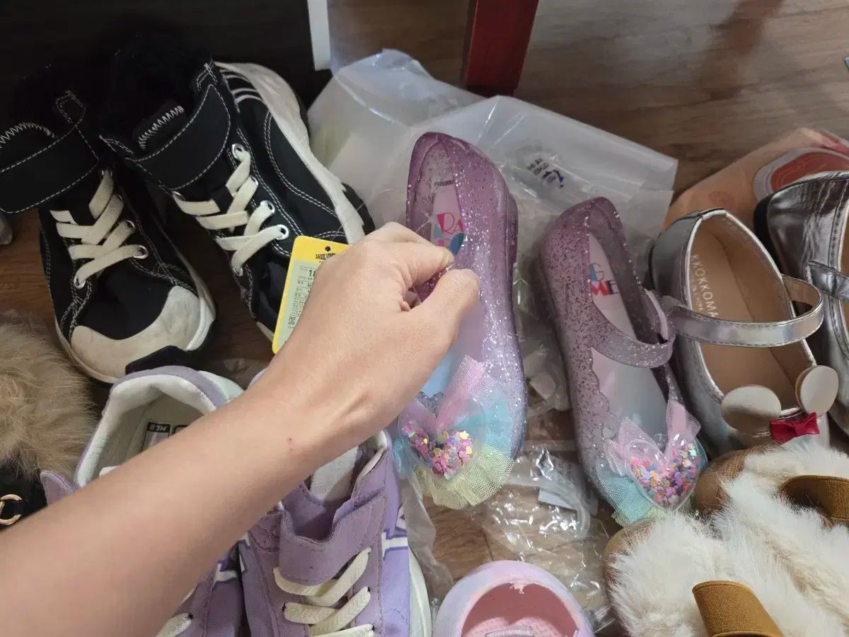  キッズ 靴 スニーカー ファー ルームシューズ サンダル など 180ㅡ190 その他 キッズシューズ