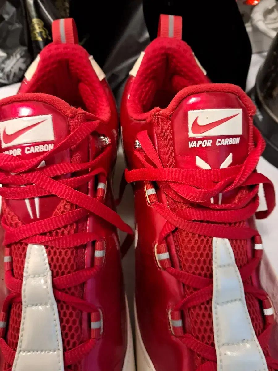 ナイキ フットボールシューズ レッド 白 325