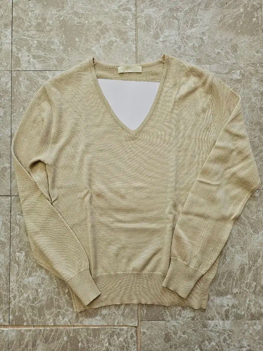 ブラッサム ベージュ Vネック ニット