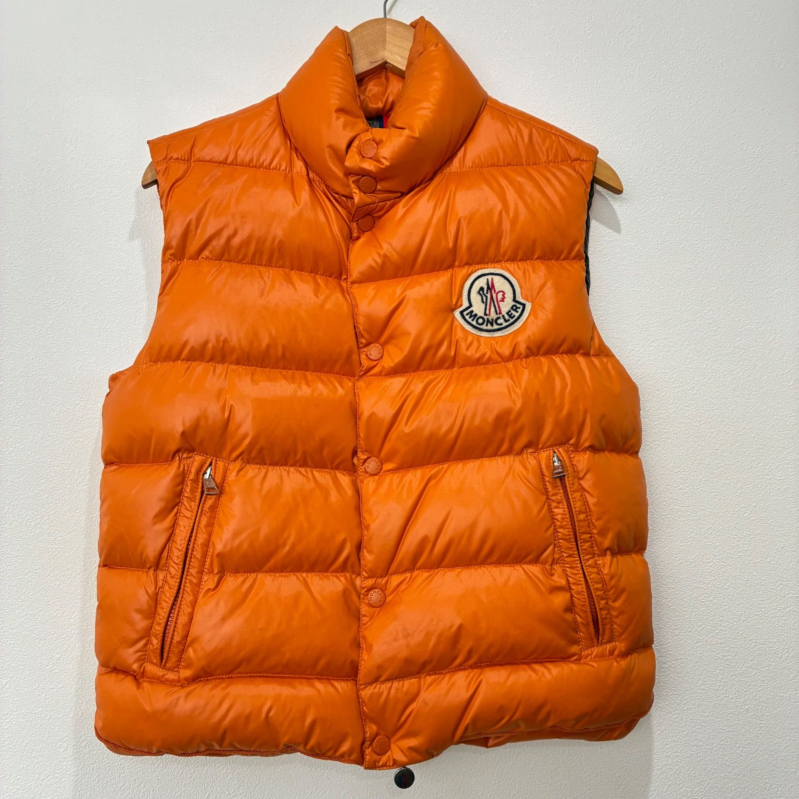MONCLER オレンジ ダウンベスト アニメーションタグ MONCLER オレンジ ダウンベスト アニメーションタグ モンクレール専用