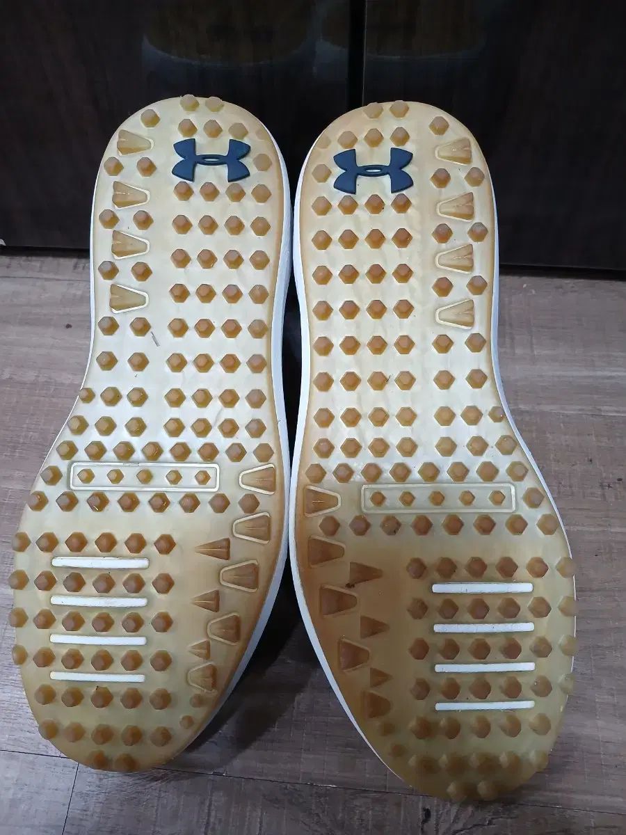 白 ゴルフシューズ