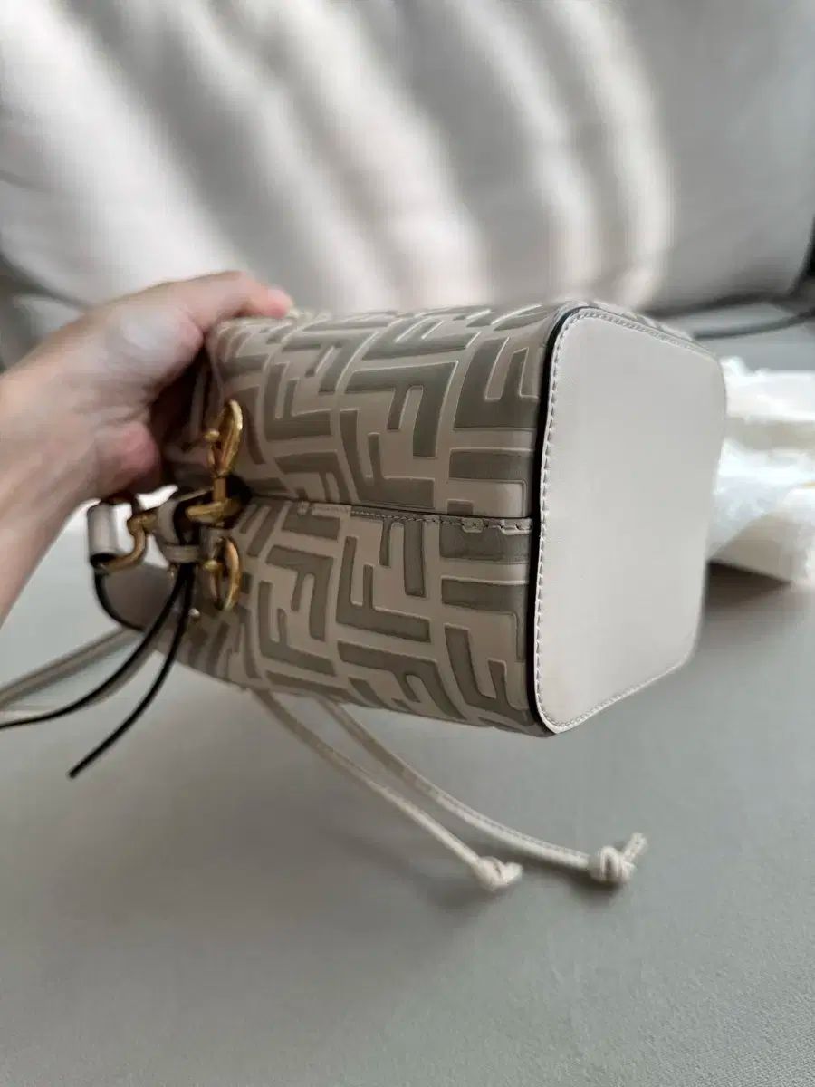 モントレゾール バケットバッグ