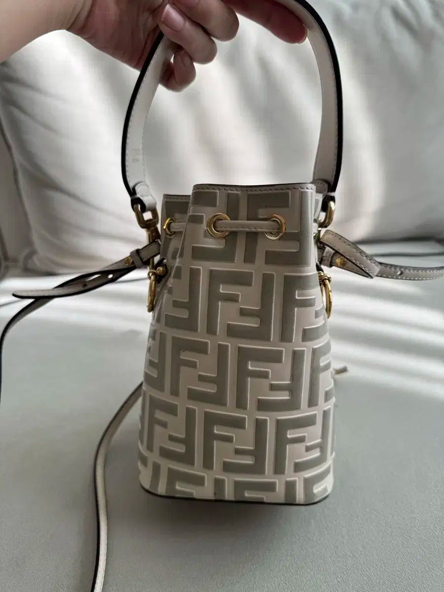 FENDI フェンディ モントレゾール バケットバッグ DECORATOM_COM_BR